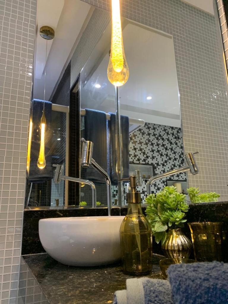 Maravilhoso Apartamento 2 Quartos Com Ofuro Porto Da Barra Salvador Summer Barra Flat 외부 사진
